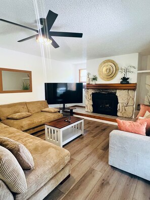 Smart-TV, peis, videospill og fotballspill