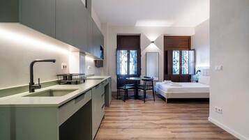 Tabla de planchar con plancha, cuna de viaje y wifi gratis