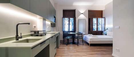 Fer et planche à repasser, lit parapluie, Wi-Fi gratuit, draps fournis