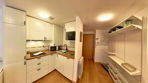 Fridge, microwave, oven, dishwasher