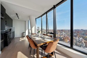 Dining - Penthouse views of NYC | Free Parking | BOOK NOW (East Orange)