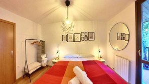 1 Schlafzimmer, Reisekinderbett, kostenloses WLAN, Bettwäsche