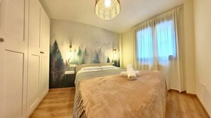 1 bedroom, travel cot, WiFi, bed sheets