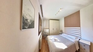 3 makuuhuonetta, vauvan matkasänky, ilmainen Wi-Fi, vuodevaatteet