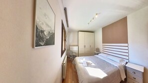 3 bedrooms, travel crib, free WiFi, bed sheets