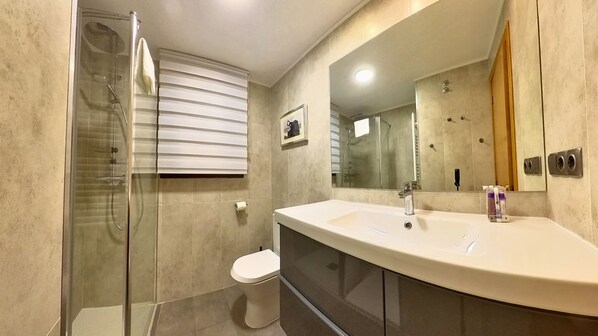 Hair dryer, towels