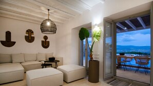 Un salon moderne avec un canapé d’angle, une table basse et une plante en pot.