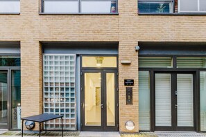 Exterior detail - Blueground | Shoreditch, elevator & w/d, nr park (London)