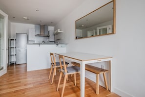 Dining - Blueground | Shoreditch, elevator & w/d, nr park (London)