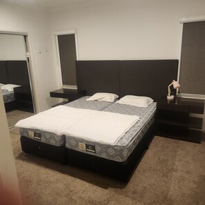 5 bedrooms, iron/ironing board, WiFi, bed sheets