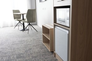 Superior Triple Room | Premium bedding, pillow-top beds, blackout curtains, soundproofing - Airport Stays (Wellington)