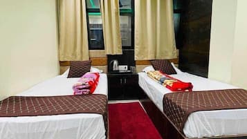 Deluxe Double or Twin Room | In-room safe, desk, laptop workspace, free WiFi