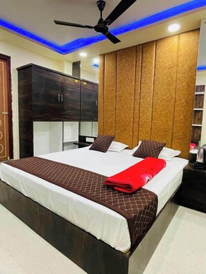 Caja de seguridad en la habitación y escritorio