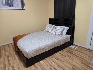 3 bedrooms, in-room safe, desk, iron/ironing board