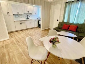 Interior - Tranquil Ground Floor Unit Central Honolulu & AC (Honolulu)