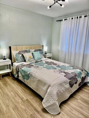 1 bedroom, iron/ironing board, WiFi, bed sheets - Tranquil Ground Floor Unit Central Honolulu & AC (Honolulu)