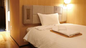 Standard Single Room, Non Smoking | Down comforters, soundproofing, free WiFi, bed sheets