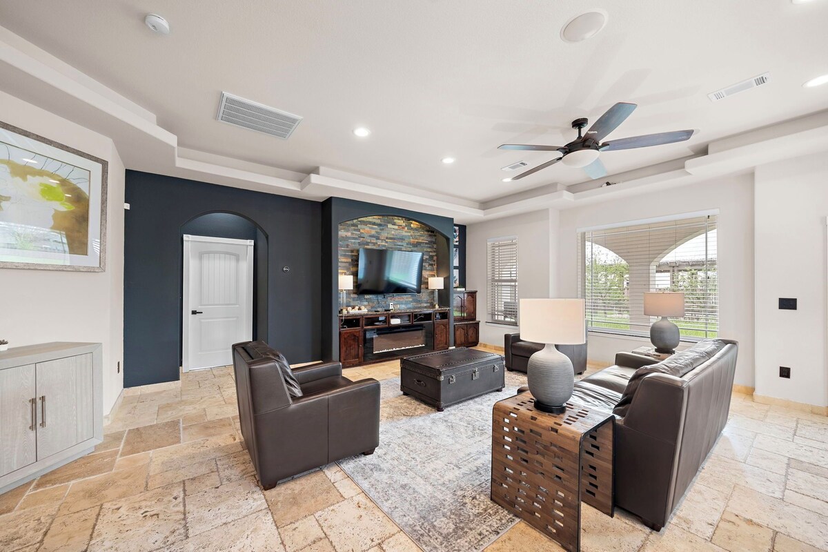 Photo 3 of NEW King Bed Houston Haven w/ Hot Tub!