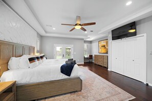 5 quartos, escrivaninha, ferros/tábuas de passar roupa, berço de viagem