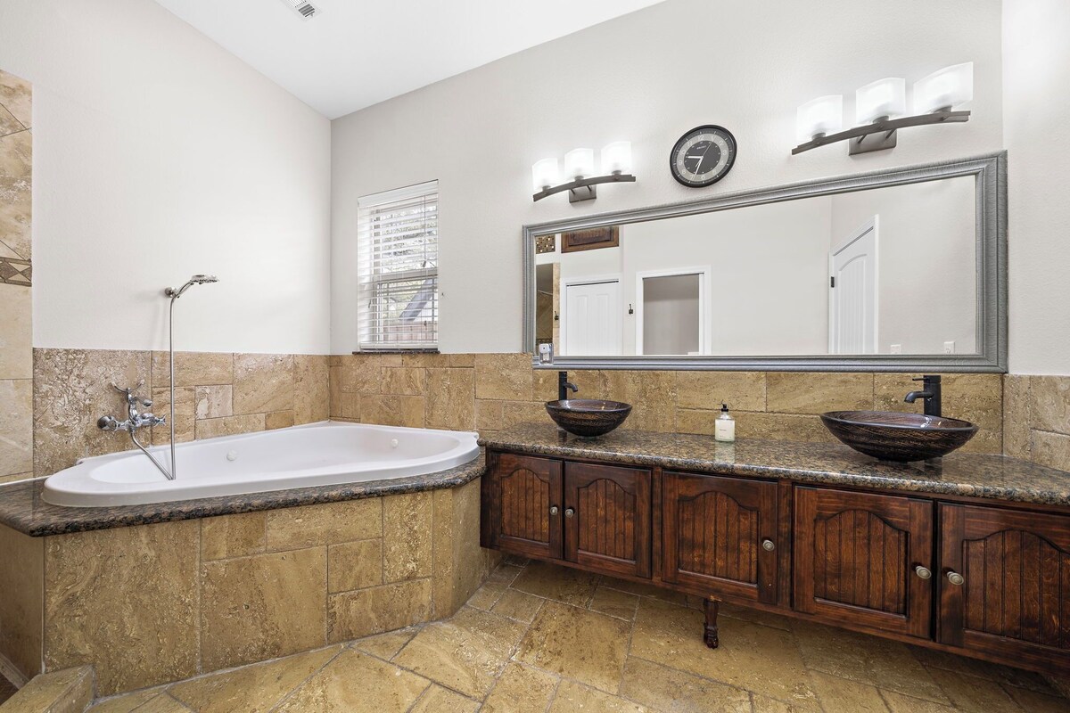Photo 25 of NEW King Bed Houston Haven w/ Hot Tub!