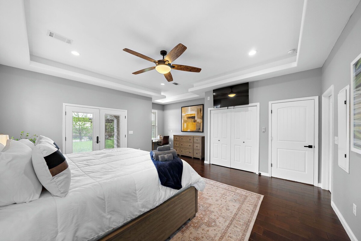 Photo 31 of NEW King Bed Houston Haven w/ Hot Tub!