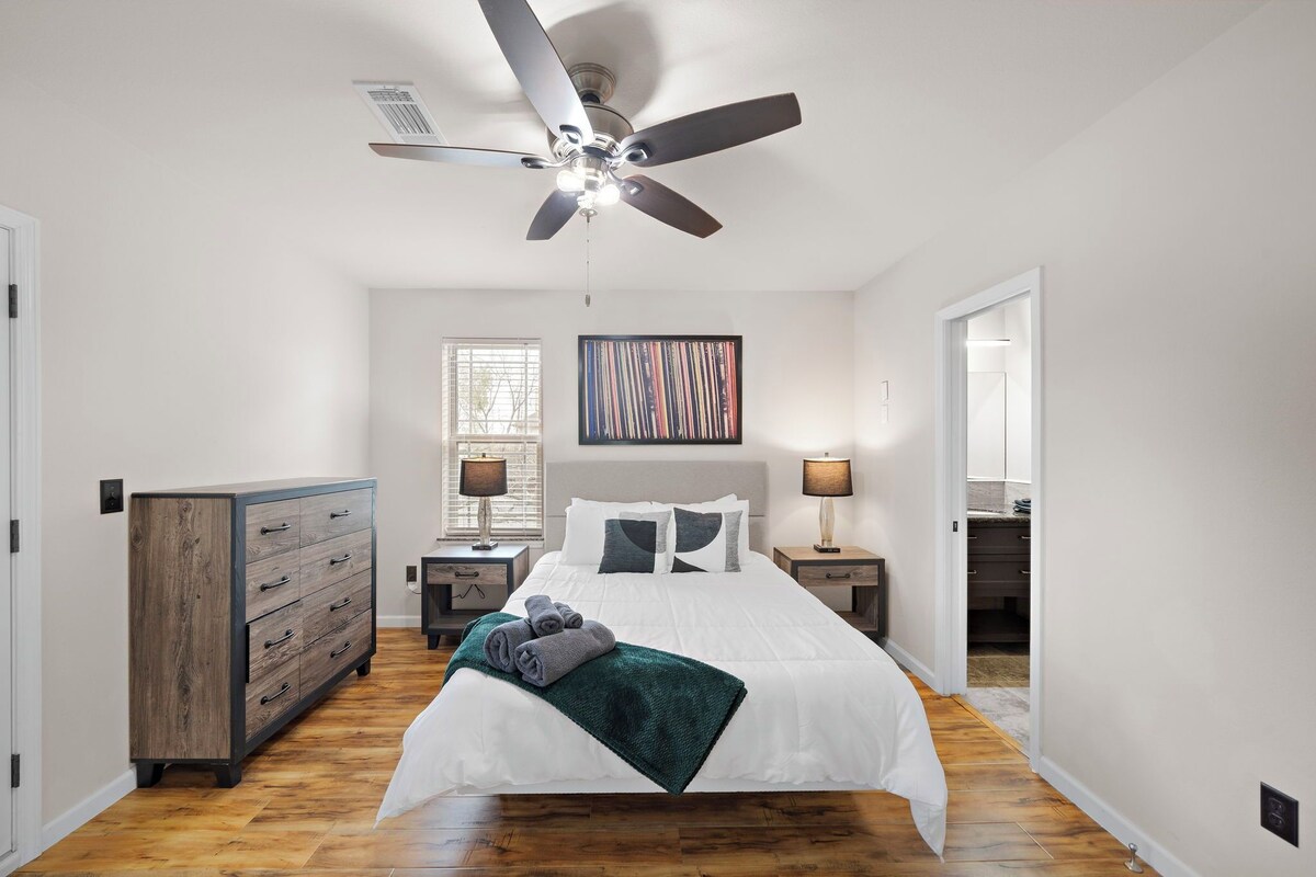 Photo 11 of NEW King Bed Houston Haven w/ Hot Tub!