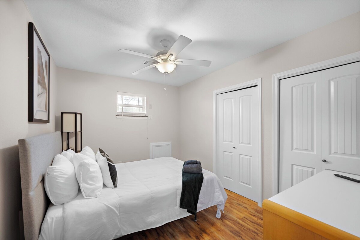 Photo 24 of NEW King Bed Houston Haven w/ Hot Tub!