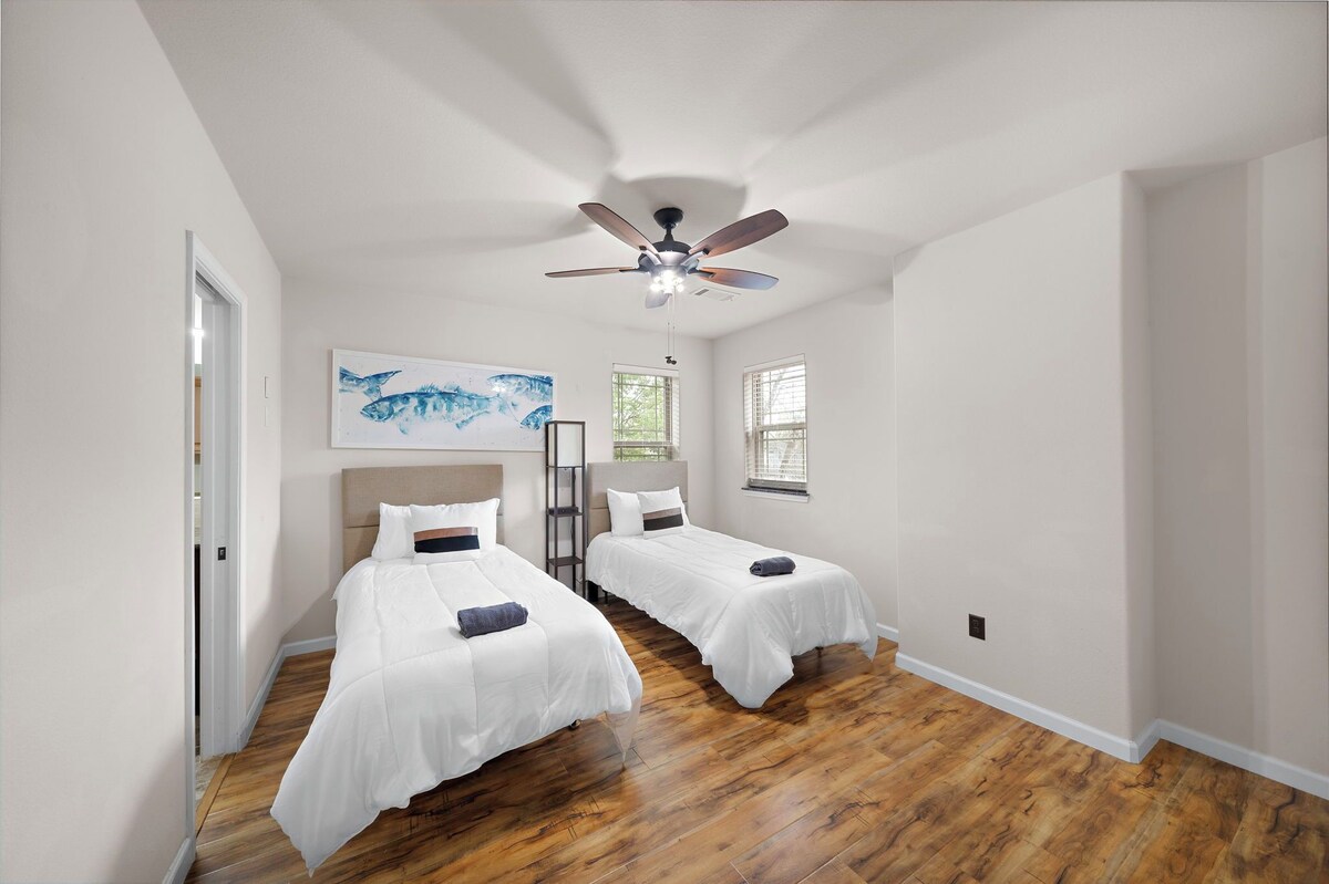 Photo 23 of NEW King Bed Houston Haven w/ Hot Tub!