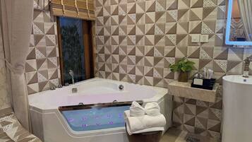 Premium Double Room | Bathroom | Free toiletries, hair dryer, slippers, bidet