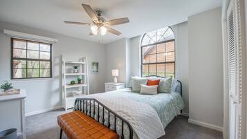 2 bedrooms, iron/ironing board, free WiFi, bed sheets