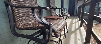 The Wave is private, cozy, comfortable and super chill!!.. 