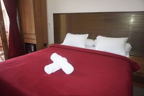 Basic Double Room, Garden View | In-room safe, WiFi (free), bed sheets - Two Brothers Guesthouse (Legian)