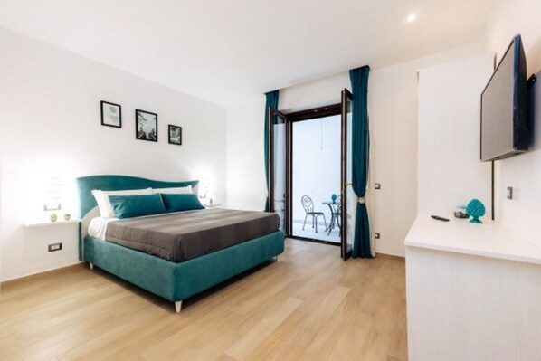 2 Schlafzimmer, Schreibtisch, Bügeleisen/Bügelbrett, Reisekinderbett