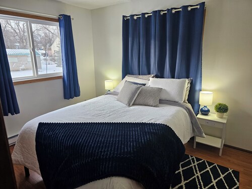 Cozy Retreat near main street. Charming 3-bedroom house in lovely Lisbon. 