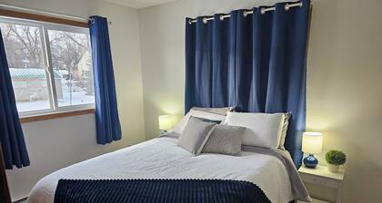 Cozy Retreat near main street. Charming 3-bedroom house in lovely Lisbon.