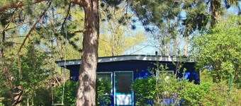 Blue Bungalow by the Lake with Boat, Private Terrace and Wi-Fi