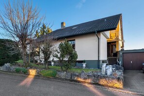 Exterior - Apartment 'Schöne Aussicht' with Private Terrace and Wi-Fi (Gemmrigheim)