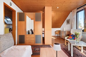 1 slaapkamer, een strijkplank/strijkijzer, gratis wifi, beddengoed