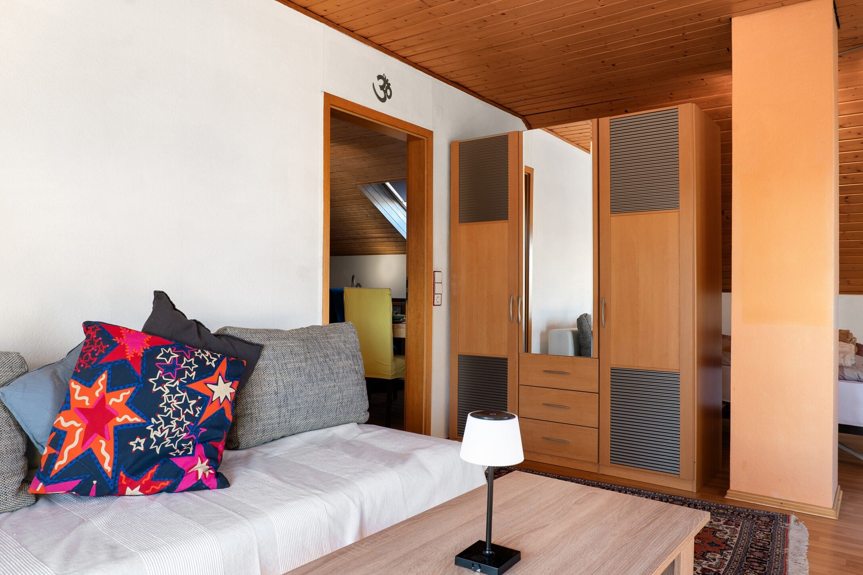 1 habitación, tabla de planchar con plancha, wifi gratis y ropa de cama 