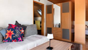 1 habitación, tabla de planchar con plancha, wifi gratis y ropa de cama