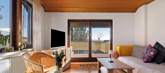 Apartment 'Schöne Aussicht' with Private Terrace and Wi-Fi