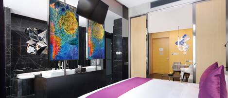 Premier Suite Room | In-room safe, laptop workspace, blackout drapes, soundproofing