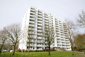 Exterior - Apartment 'Vicky' with Private Terrace, Balcony and Wi-Fi (Flensburg)