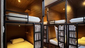 WiFi (free), bed sheets - ITIC INN HOSTEL (Kuta)