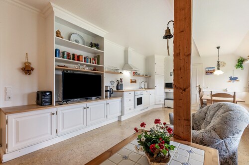 Apartment 'Emil Nolde' with Private Terrace, Shared Garden and Wi-Fi