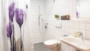 Bruser, hårtørrer, håndklæder