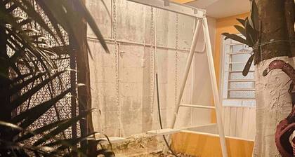 6 min. from the Fair and just around the corner from the Zoo! Hummingbird Corner #4