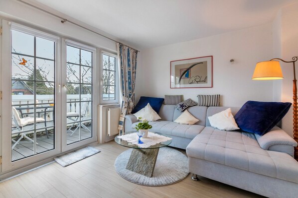 TV, stereo - Apartment 'Erholung Pur' with Balcony and Wi-Fi (Hennstedt)