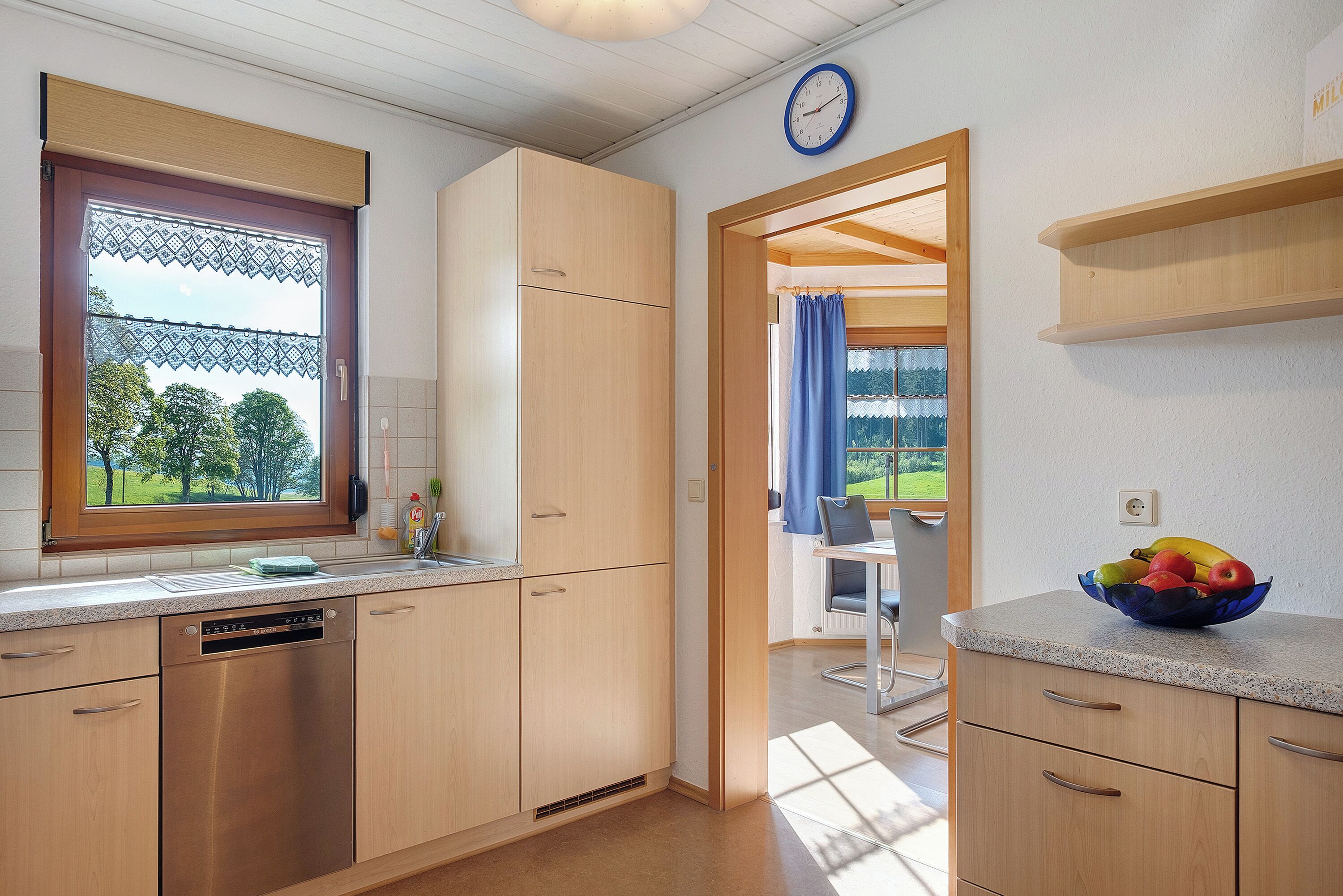 Fridge, oven, stovetop, coffee/tea maker