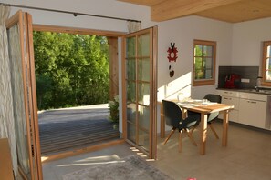 Dining - Apartment 'Am Nettenbach' with Private Terrace and Wi-Fi (Bernau im Schwarzwald)
